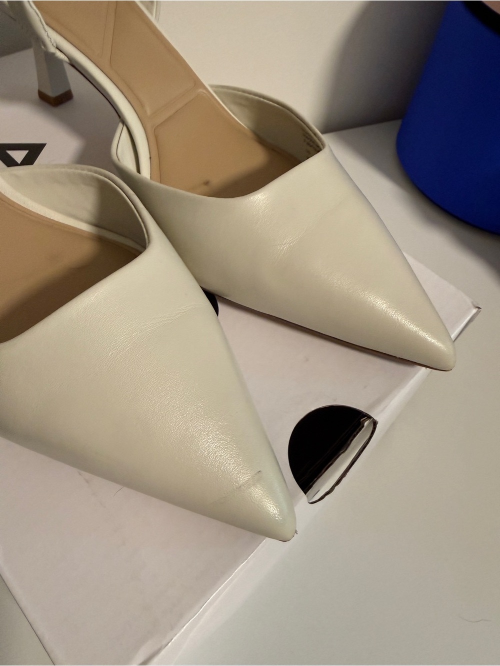 Aldo Gavedessi Ivory Pointed Slingback Heel - Picture 6 of 8
